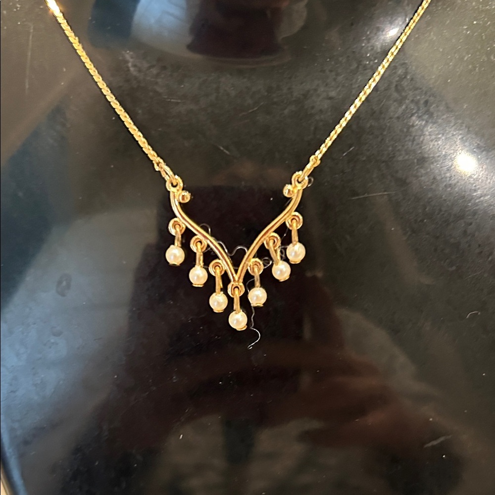 Elegant Gold Necklace with Pearl Accents
